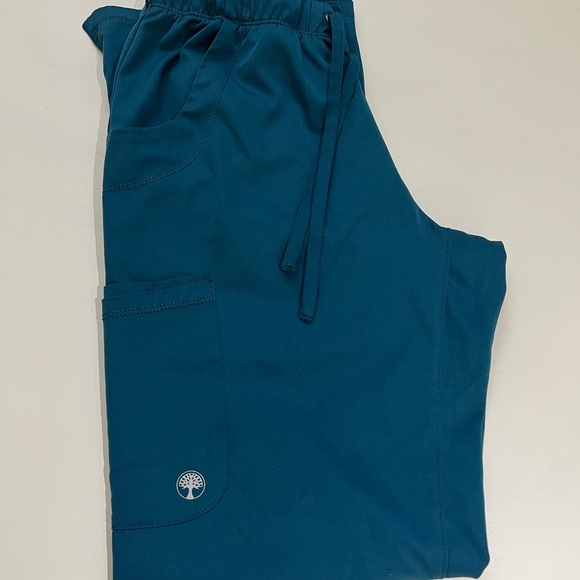 HH Works by Healing Hands Scrub set - Picture 2 of 2